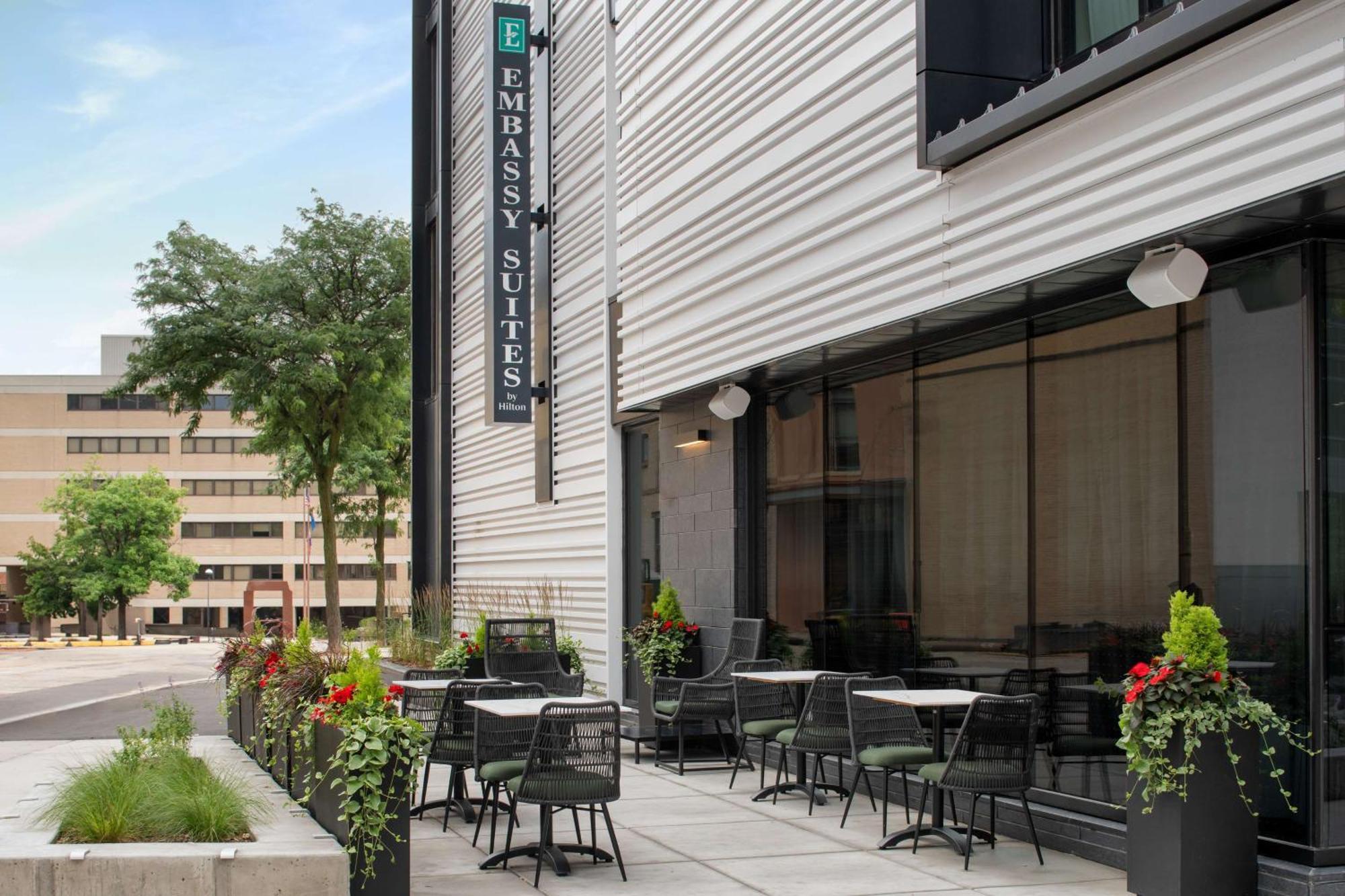 Embassy Suites By Hilton Madison Downtown ภายนอก รูปภาพ